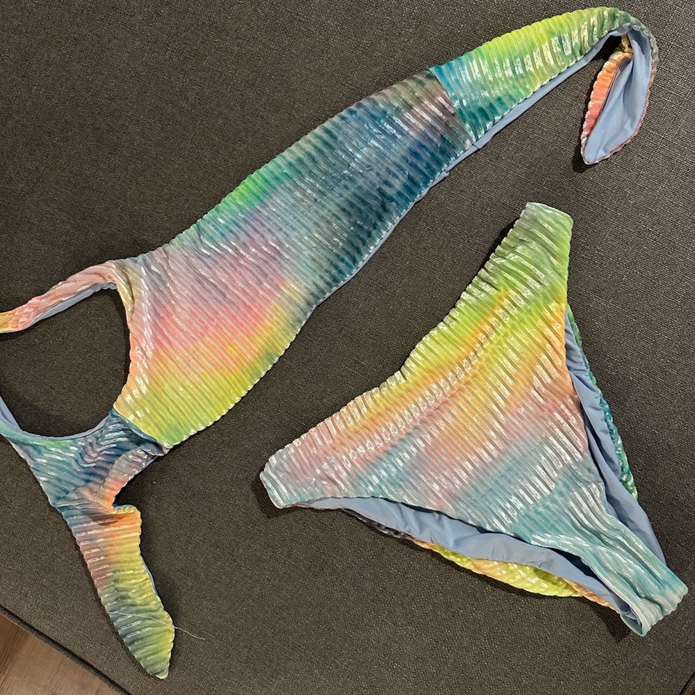 NWOT Dippin Daisy’s Multicolor Ribbed Bikini Set